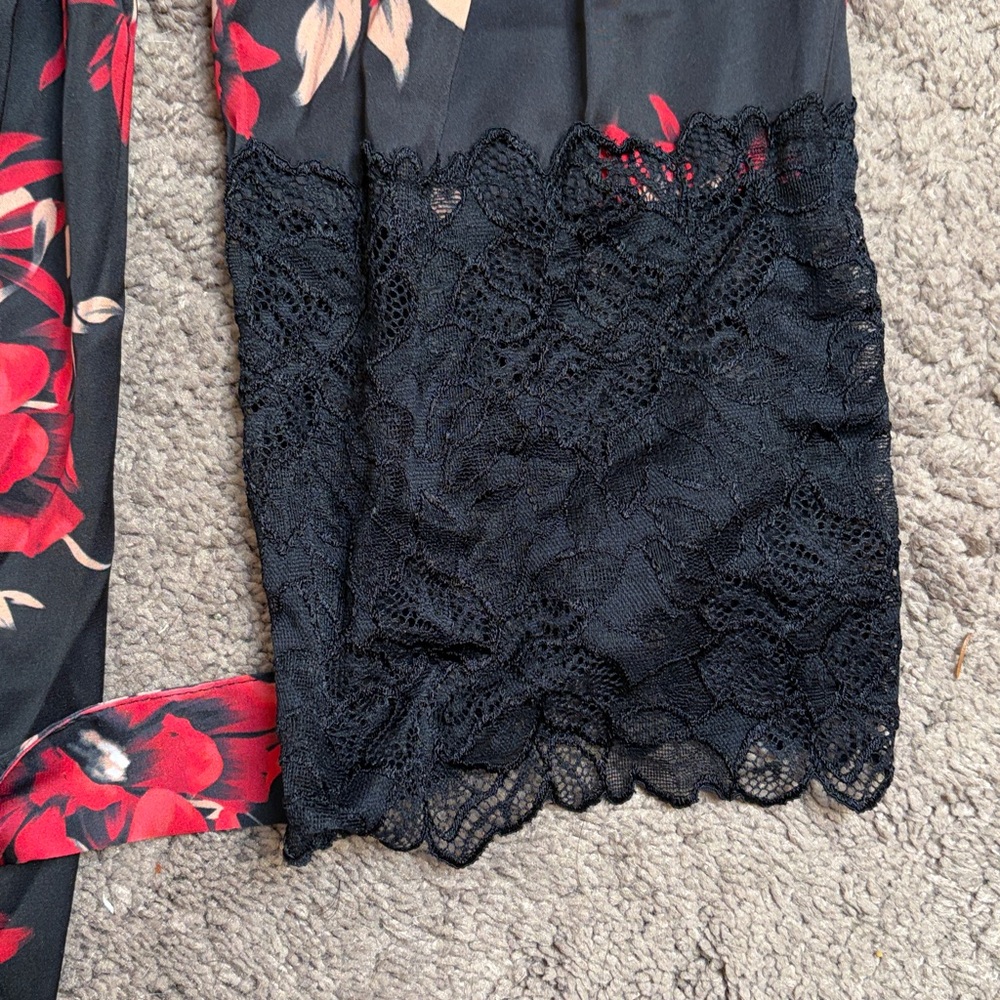 ๐น Floral Satin Robe ๐น - Picture 2 of 4